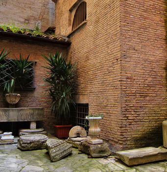 Ancient Roman artefacts, Museo Nazionale Romano, Terme di Diocleziano, Rome - image #484119 gratis