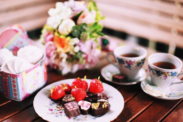 Candies, cups of tea and zephyr - Kostenloses image #136399