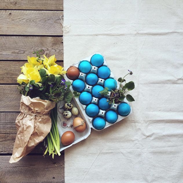 Easter eggs and flowers - image gratuit #136529 