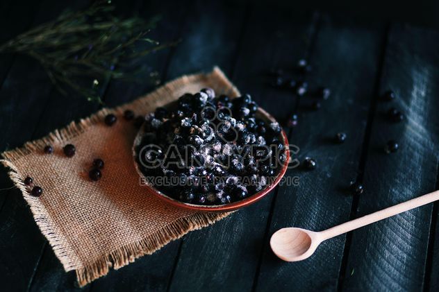 Blueberries in bowl and wooden spoon - image #136569 gratis