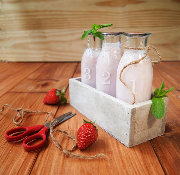 milkshake in bottles and fresh strawberry - image gratuit #136659 