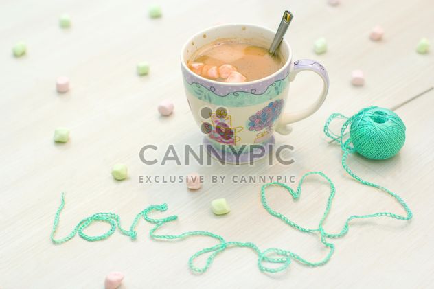 Cup of coffee with marshmallows - image #182539 gratis