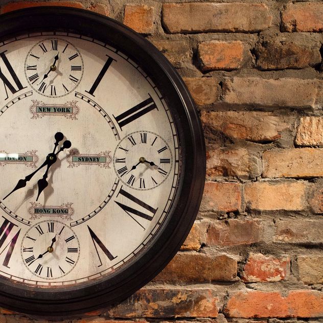 Vintage clock on a wall - image #183269 gratis