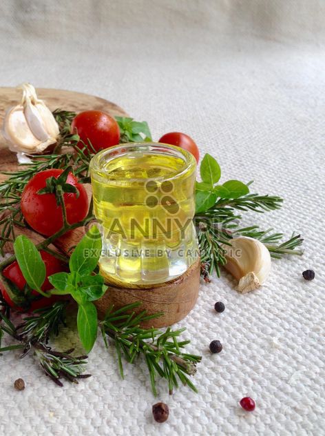 olive oil with rosemary tomatoes - image gratuit #183339 