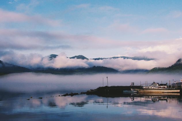 Thick fog on the lake - image #183689 gratis