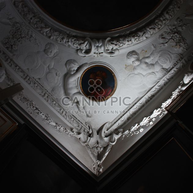 The ceiling in the palace - image #183789 gratis