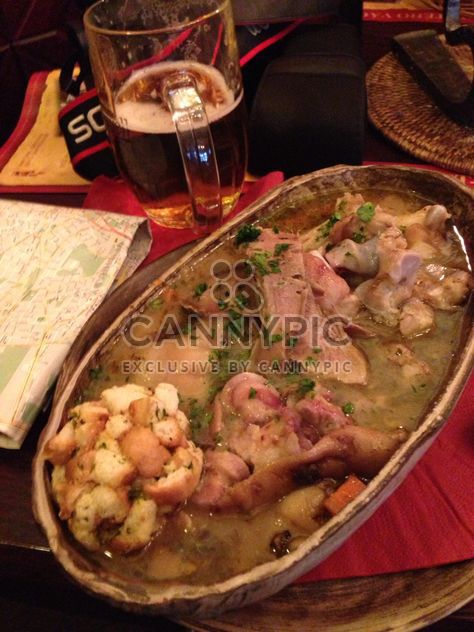 Closeup of dish in bowl and glass of beer - image #185699 gratis