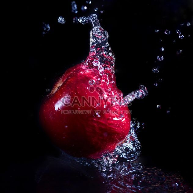 apple in splash - image #185939 gratis