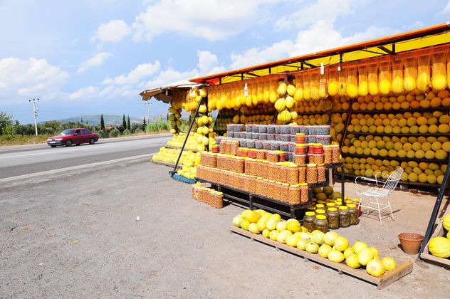 Melon and olive market by the roadside - image gratuit #185949 