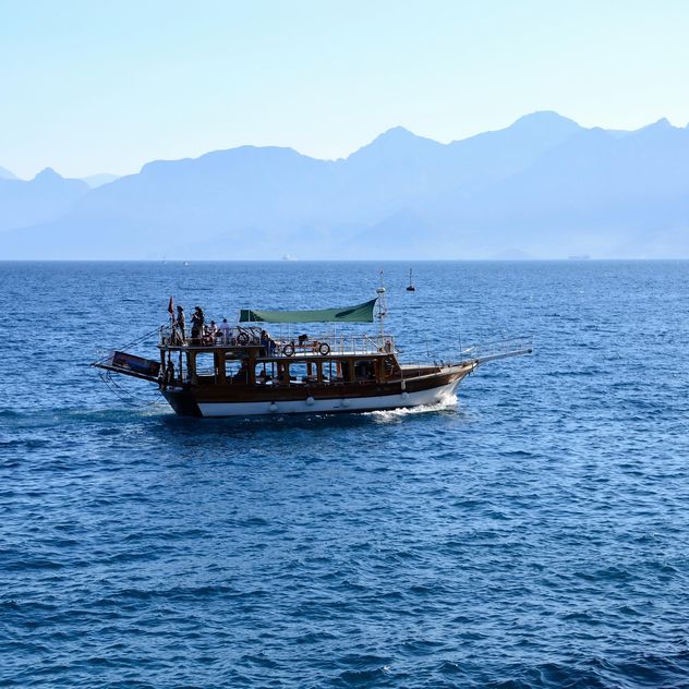 Boat in sea, Antalya - Kostenloses image #186279