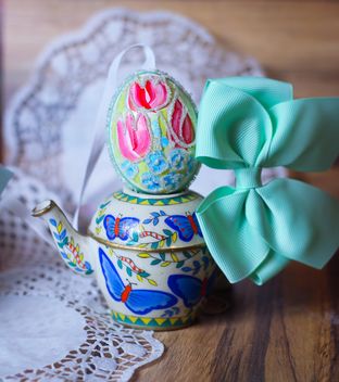 Decorative Easter egg with bow - бесплатный image #187499