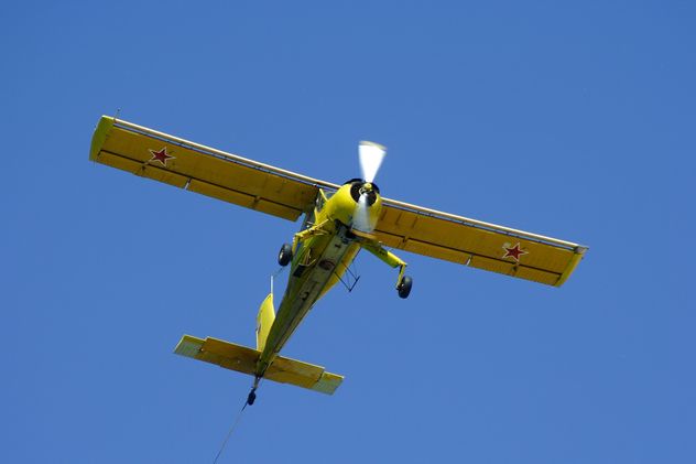 Small plane in blue sky - Free image #187759