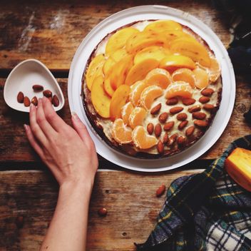 Homemade pie with fruit and almonds - бесплатный image #198409