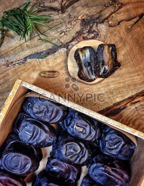 Dried dates in box - Free image #198989