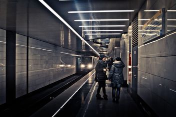 Passengers waiting for metro train - image gratuit #200749 