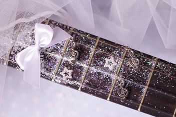 girly guitar in glitter - бесплатный image #201039