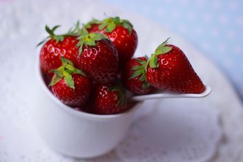 fresh strawberry in a dish - image #201069 gratis