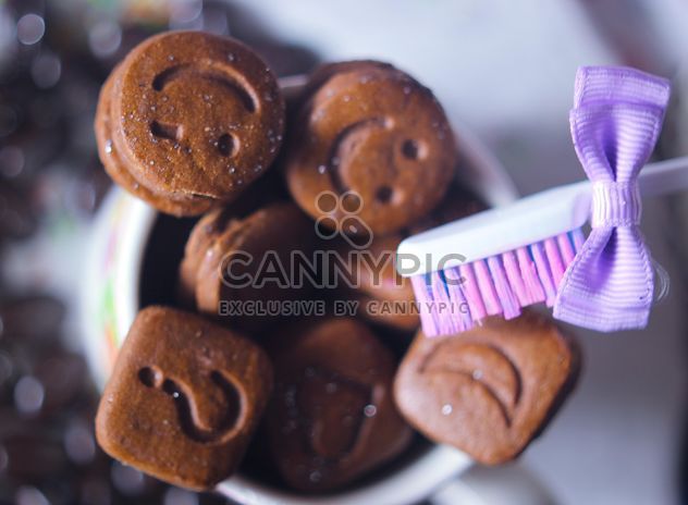 Tiny coockies with smile faces - бесплатный image #201119