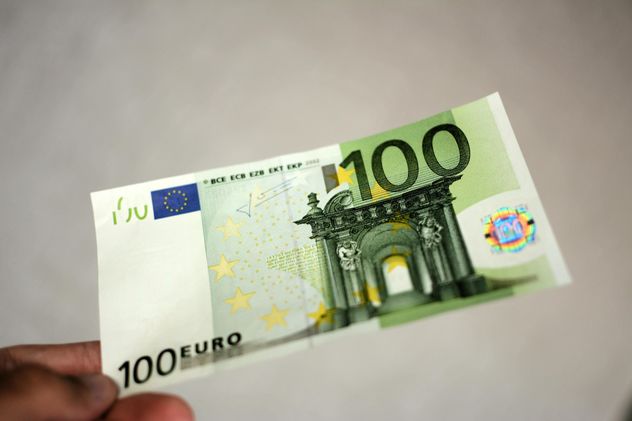 100 Euro - бесплатный image #201449