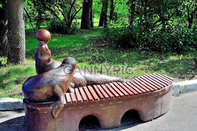 Sculptural bench - image gratuit #229399 