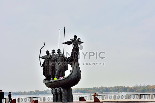 Monument to founders of Kiev - бесплатный image #229469