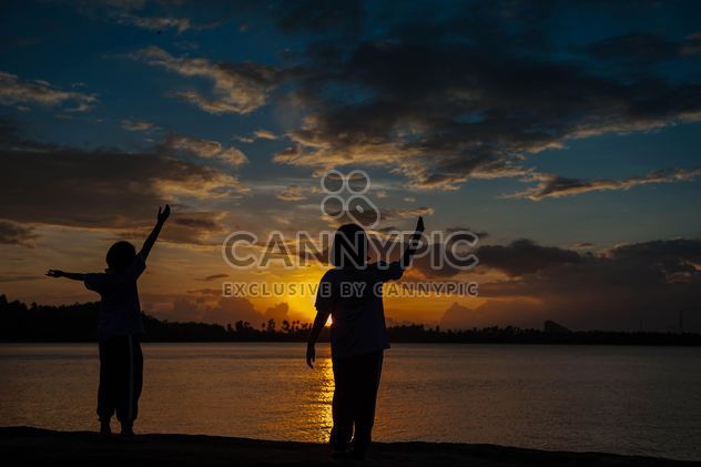 Silhouettes at sunset - image gratuit #271919 