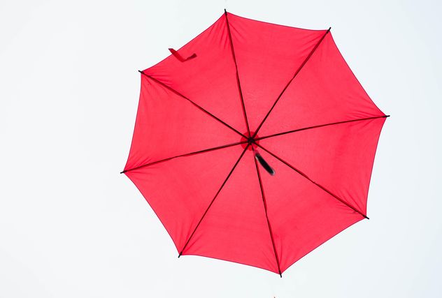Red umbrella hanging - Kostenloses image #273059
