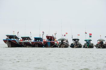 Fishing boats on water - бесплатный image #273559