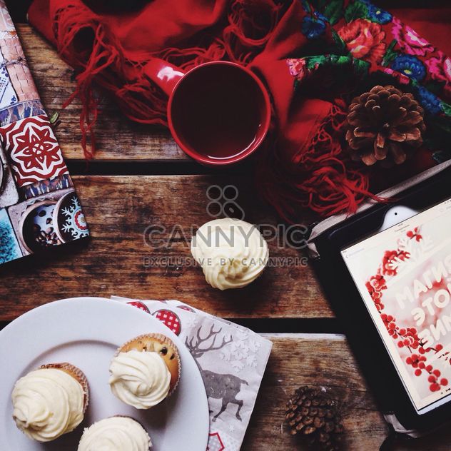 Cupcakes with tea - Free image #273839