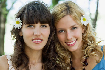 Portrait of two young women - image #280919 gratis