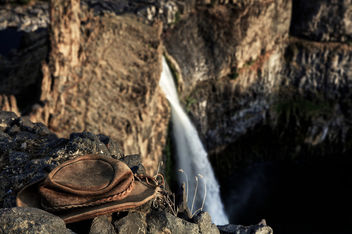 Palouse Falls and Hat on Rock - image gratuit #290779 