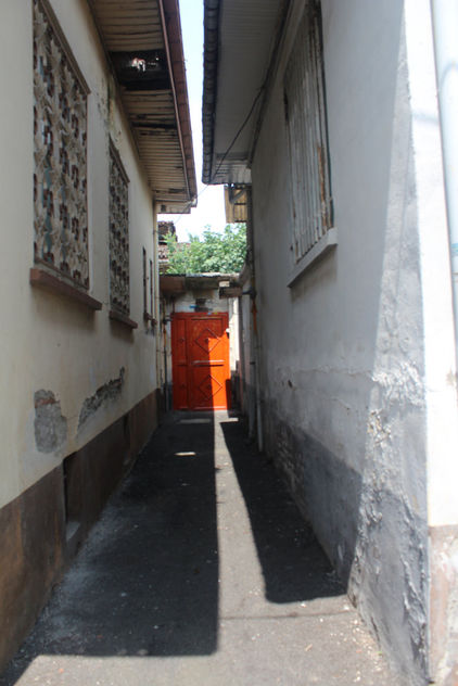 Narrow alley in Pordesar - Free image #292319