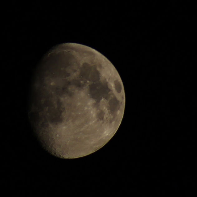 Waxing Gibbous Moon 9-5-2014 - image #293749 gratis