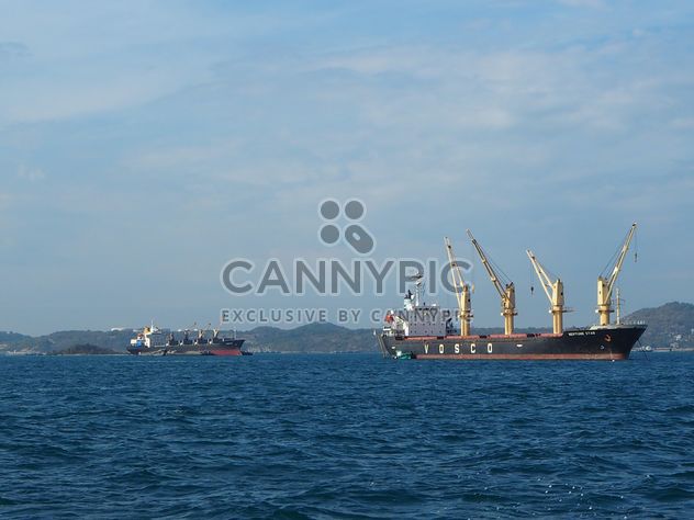 Cargo ships on a sea - image gratuit #301579 