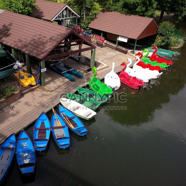 Boats for hire at a boathouse on the river Avon - бесплатный image #301639