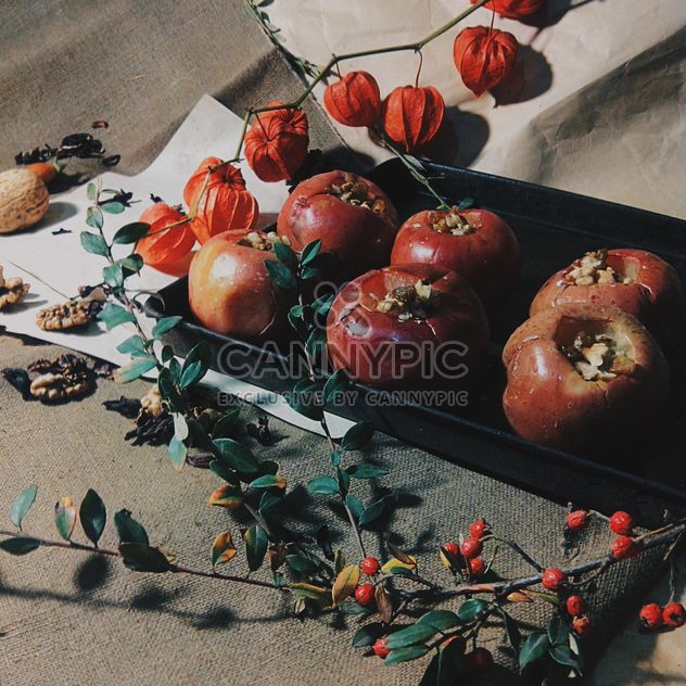Baked apples decorated with dry flowers - бесплатный image #303289