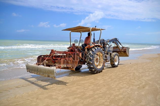 a tractor traveling down the the beach - Free image #303339