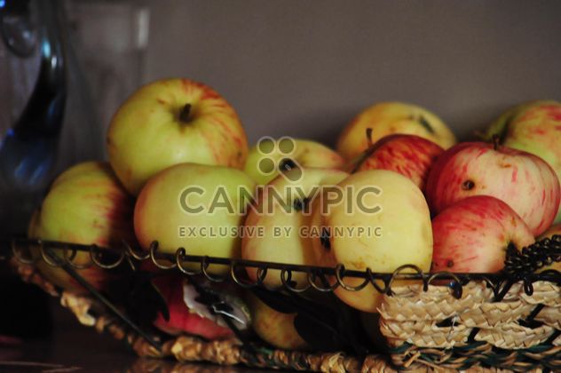 Apples in basket - image #303969 gratis