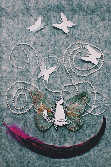 Applique made of paper fox, butterflies and feather - бесплатный image #305369