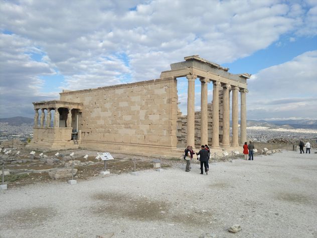 Tourists visiting Acropolis in Athens - бесплатный image #305709