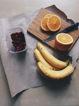 Bananas, apples, oranges and strawberries - image #328169 gratis