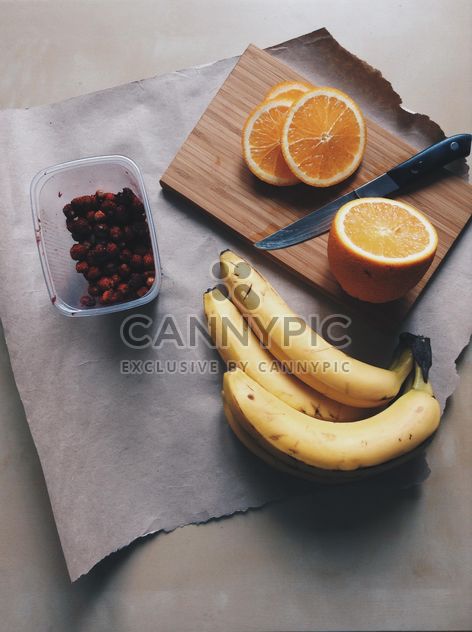 Bananas, apples, oranges and strawberries - бесплатный image #328169