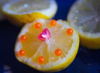 Cutted lemons decorated with glitter - бесплатный image #330679