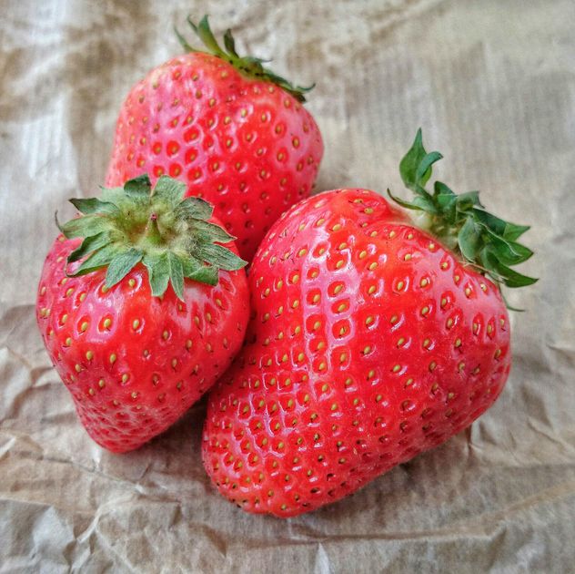Three strawberries - image gratuit #330689 