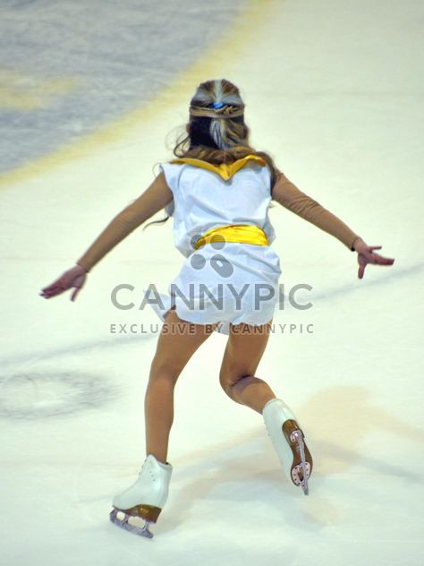 Ice skating dancer - image gratuit #330989 