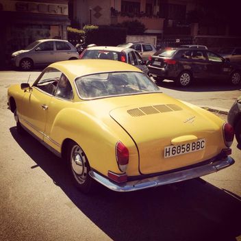 Old yellow car - бесплатный image #331039