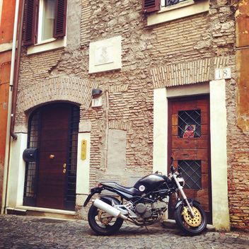 Ducati motorcycle near house - image gratuit #331109 