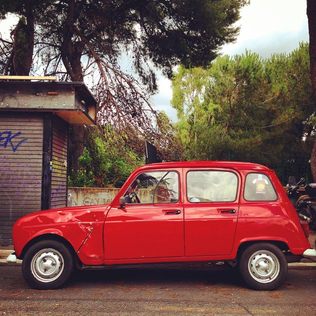 Old red Renault car - image gratuit #331119 