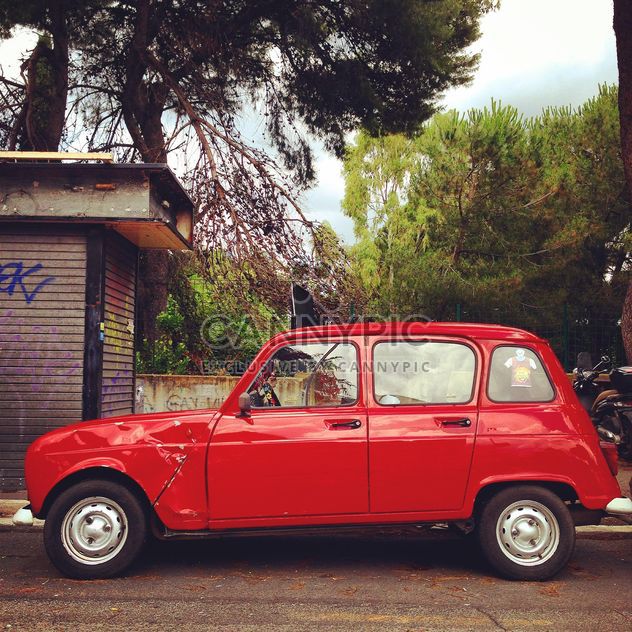 Old red Renault car - image gratuit #331119 