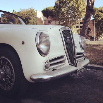 Old white Lancia car - бесплатный image #331619